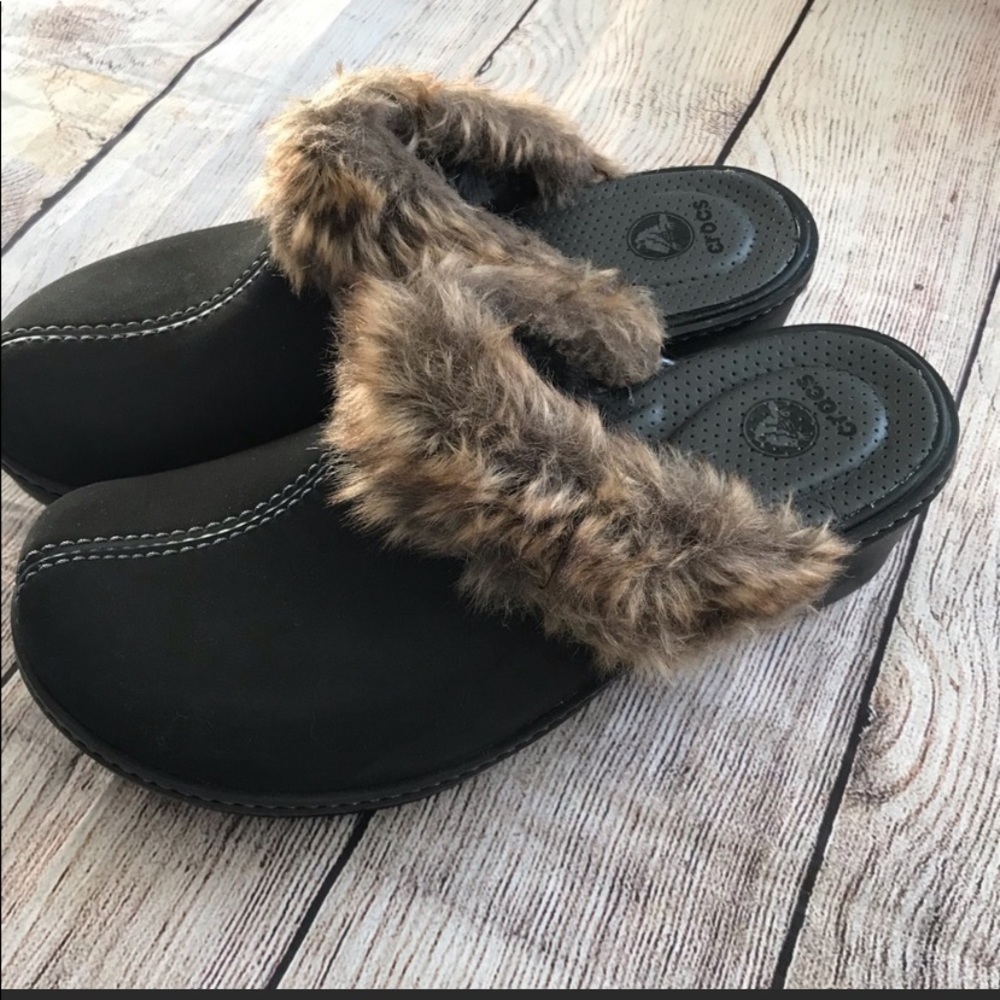 Crocs Cobbler Fuzzy Fur Slip On Clog Size 6